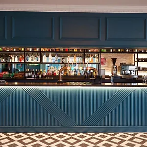Отель Thistle London Heathrow Terminal 5